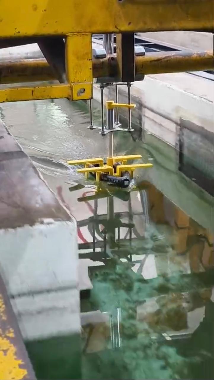 Vessel first water test in towing tank